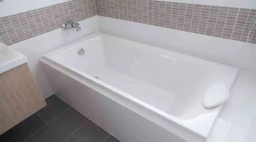 Cleaning and Maintaining Your Newly Reglazed Bathtub